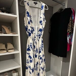 Lulu’s long blue printed wedding guest dress
